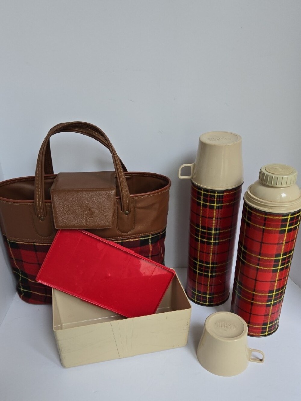 Thermos Brown & Red Plaid Tote Bag with Matching Thermoses & Box - Picture 10 of 13
